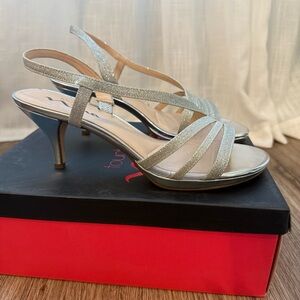 Nina Noralee Silver Strappy Sandals Heels Sparkles 8.5 Leather Slingback Formal